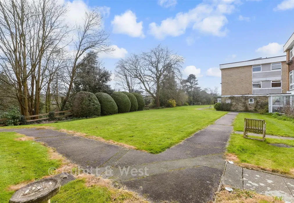 Communal Gardens - Doods Road, Reigate, Surrey - Wards of Kent