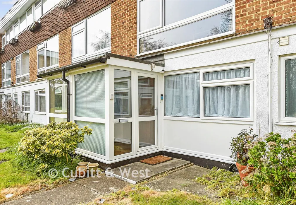 External Lifestyle Photograph - Doods Road, Reigate, Surrey - Wards of Kent