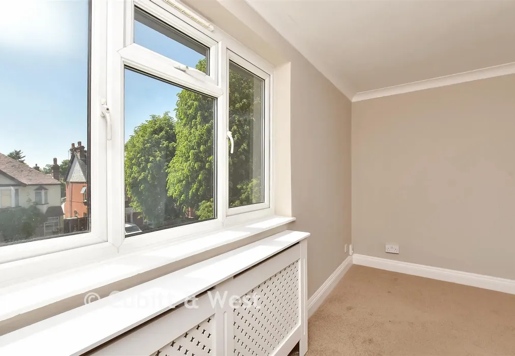 Internal Lifestyle Photograph - St. James Road, Sutton, Surrey - Wards of Kent