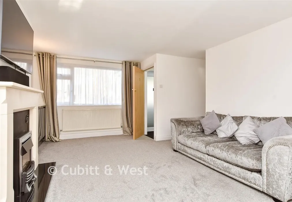 Lounge - Saffron Close, Shoreham-By-Sea, West Sussex - Wards of Kent