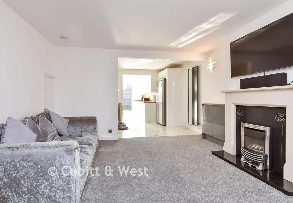 Lounge - Saffron Close, Shoreham-By-Sea, West Sussex - Wards of Kent
