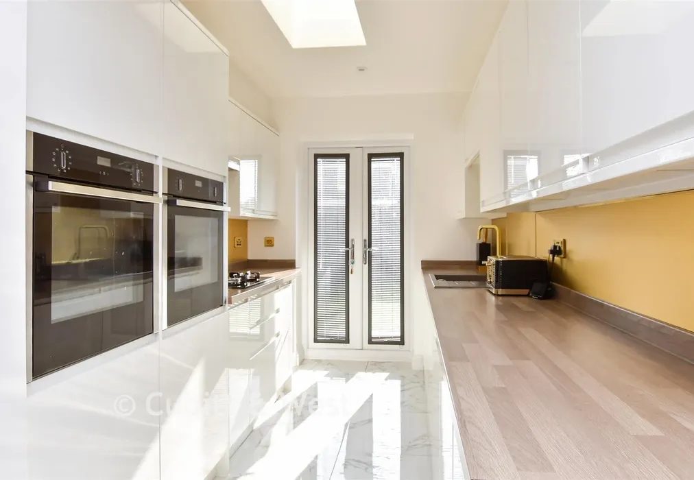 Kitchen - Saffron Close, Shoreham-By-Sea, West Sussex - Wards of Kent