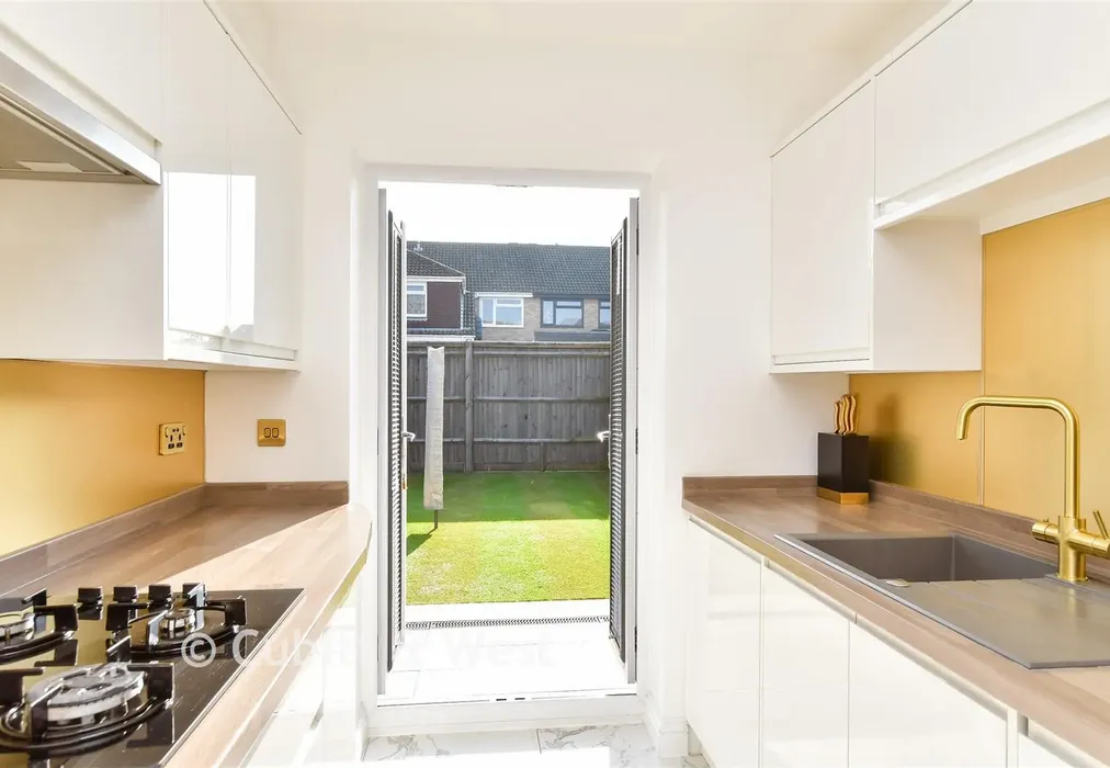 Internal Lifestyle Photograph - Saffron Close, Shoreham-By-Sea, West Sussex - Wards of Kent