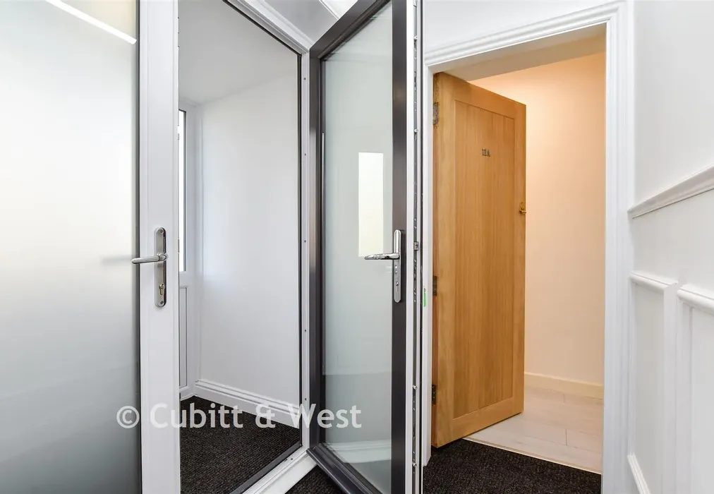 Internal Lifestyle Photograph - Saffron Close, Shoreham-By-Sea, West Sussex - Wards of Kent