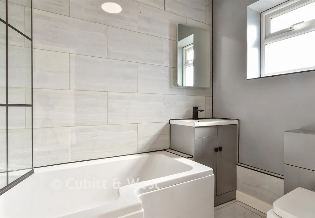 Annexe Bathroom - Saffron Close, Shoreham-By-Sea, West Sussex - Wards of Kent