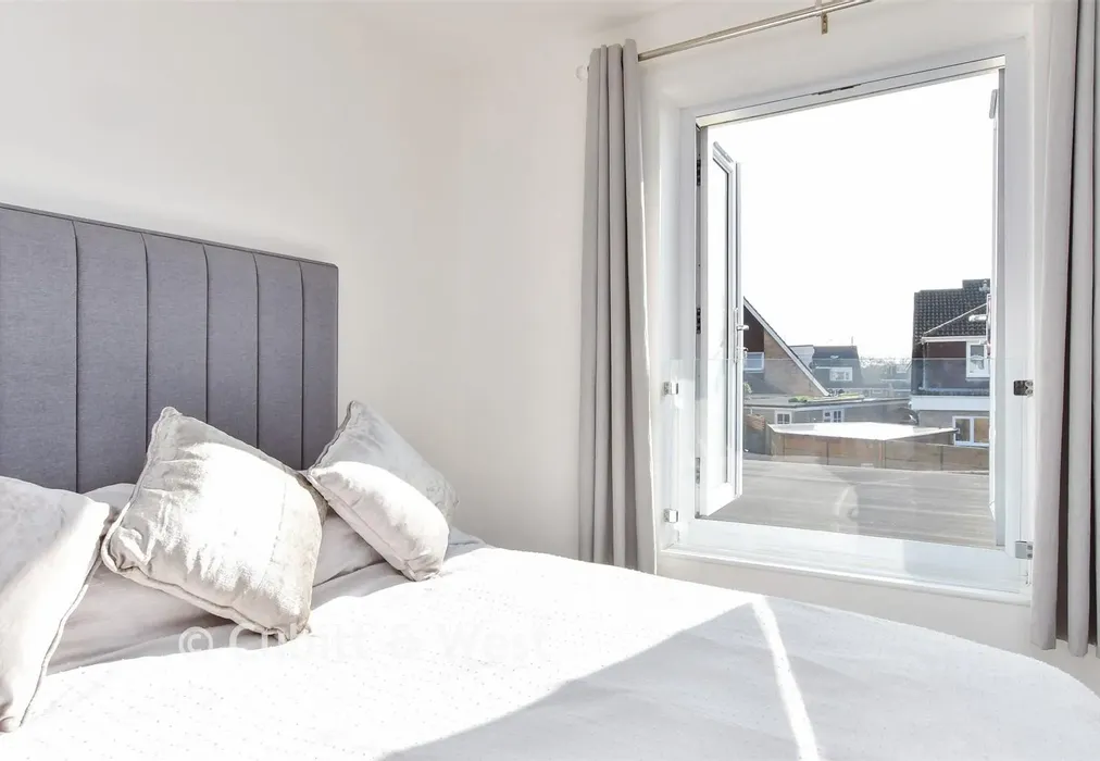 Internal Lifestyle Photograph - Saffron Close, Shoreham-By-Sea, West Sussex - Wards of Kent