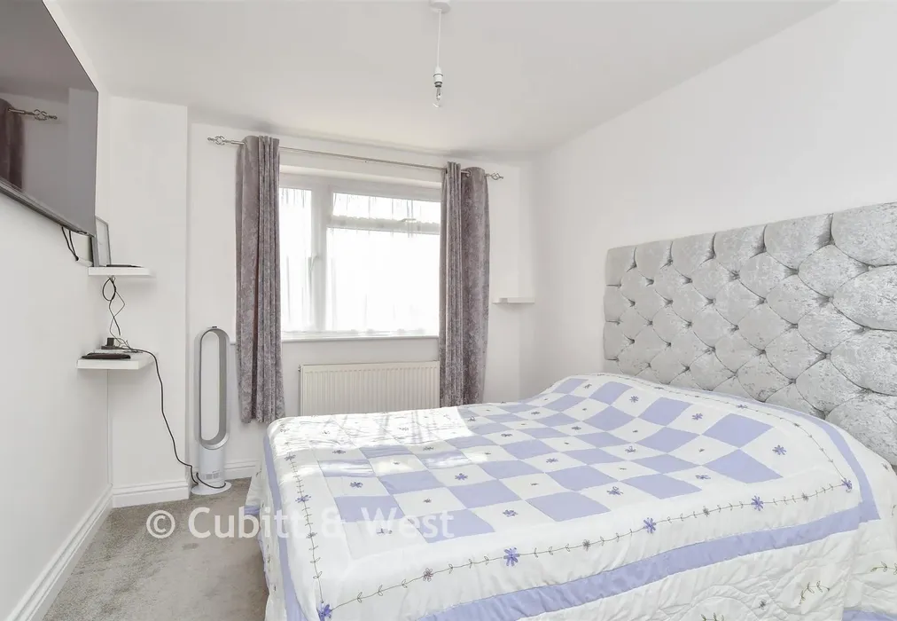 Bedroom 1 - Saffron Close, Shoreham-By-Sea, West Sussex - Wards of Kent