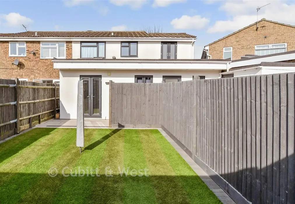 Rear Garden - Saffron Close, Shoreham-By-Sea, West Sussex - Wards of Kent