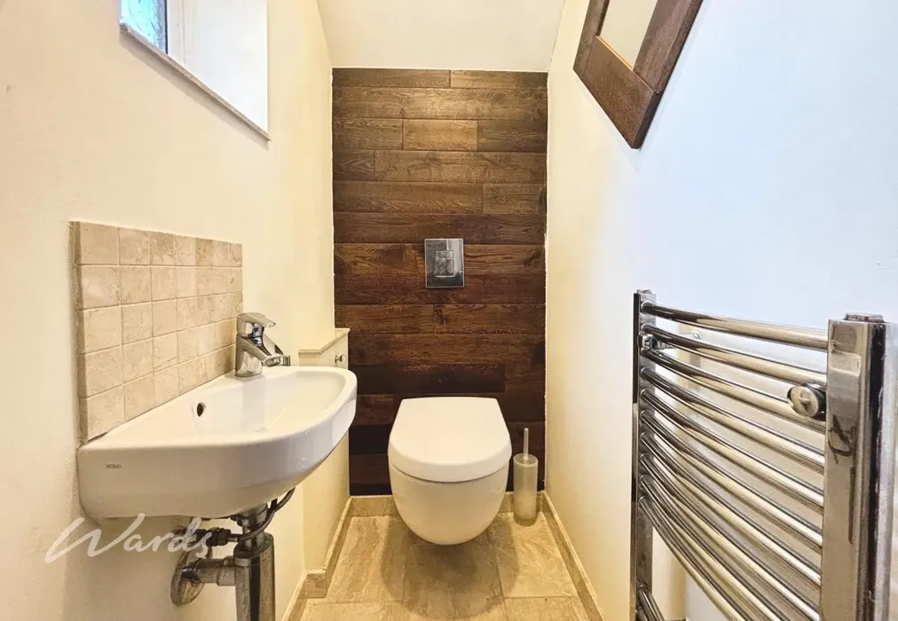 Cloakroom - Knights Manor Way Dartford DA1 - Wards of Kent