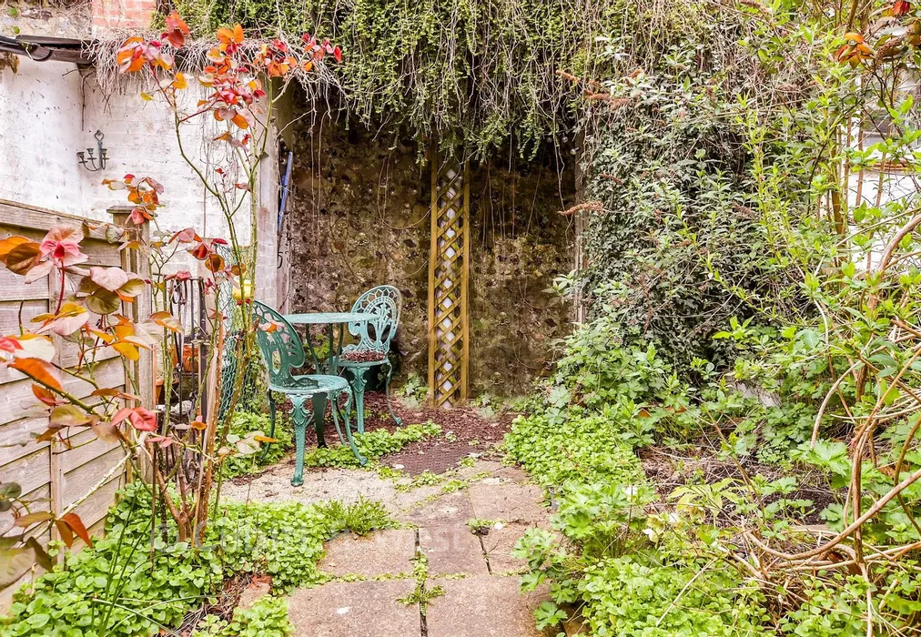 Rear Garden - New Road, Lewes, East Sussex - Wards of Kent