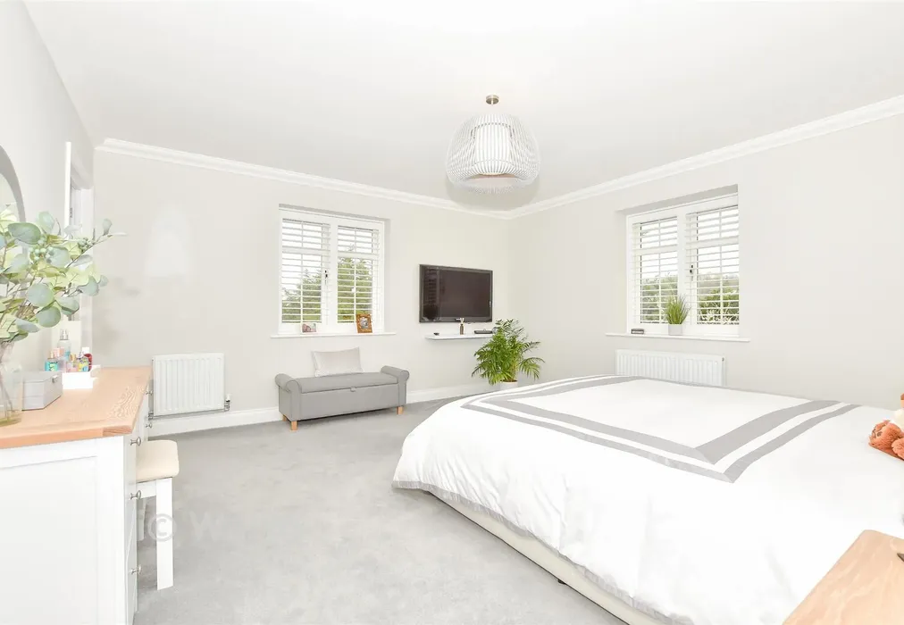 Bedroom 1 - Vicarage Fields, Linton, Maidstone, Kent - Wards of Kent