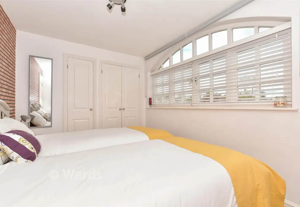 Bedroom - Swan Street, West Malling, Kent - Wards of Kent