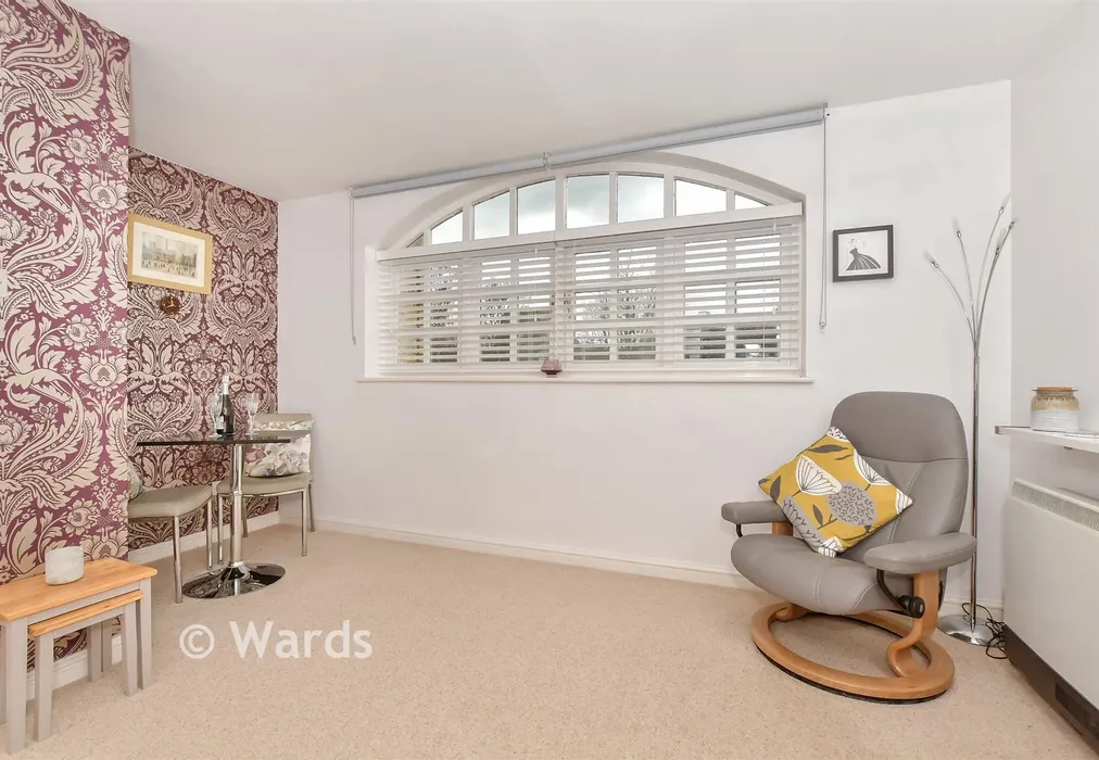 Lounge - Swan Street, West Malling, Kent - Wards of Kent