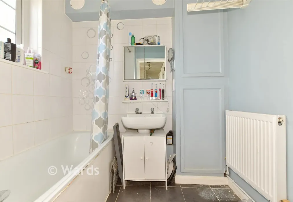 Bathroom - Milner Crescent, Aylesham, Canterbury, Kent - Wards of Kent