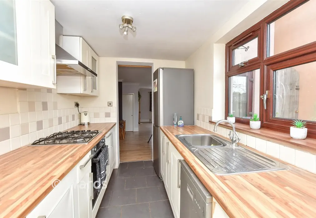 Kitchen - Bill Street Road, Frindsbury, Rochester, Kent - Wards of Kent
