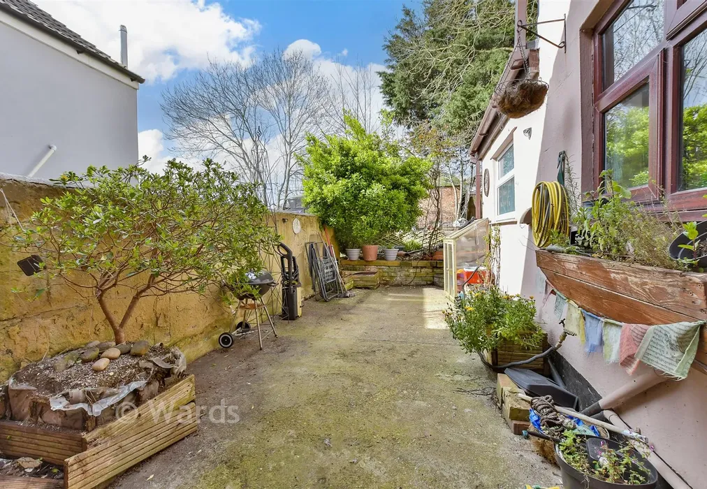 Side Garden - Bill Street Road, Frindsbury, Rochester, Kent - Wards of Kent