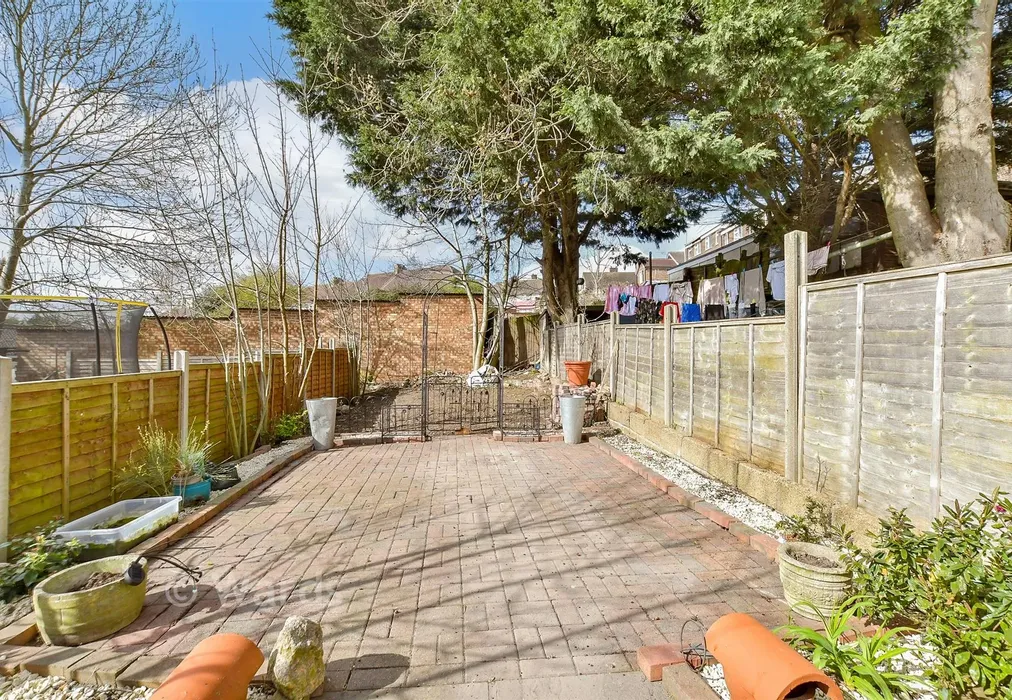 Rear Garden - Bill Street Road, Frindsbury, Rochester, Kent - Wards of Kent