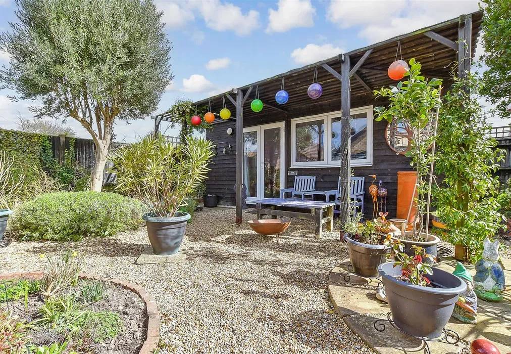 Workshop/Outbuildings - Adie Road, Greatstone, Kent - Wards of Kent