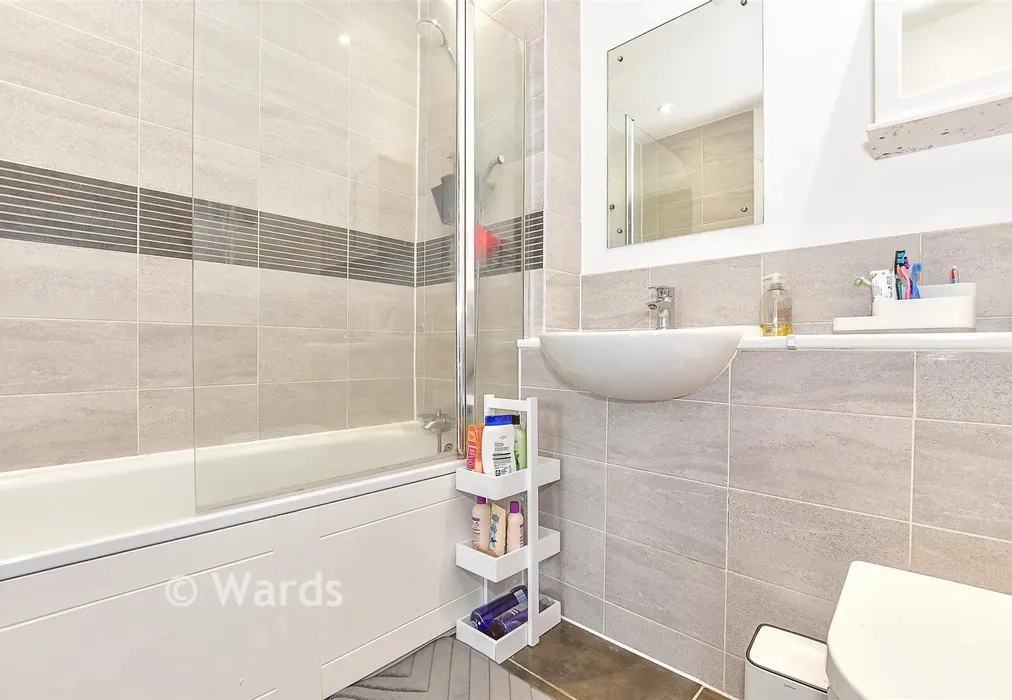 Bathroom - Scott Road, Tonbridge, Kent - Wards of Kent