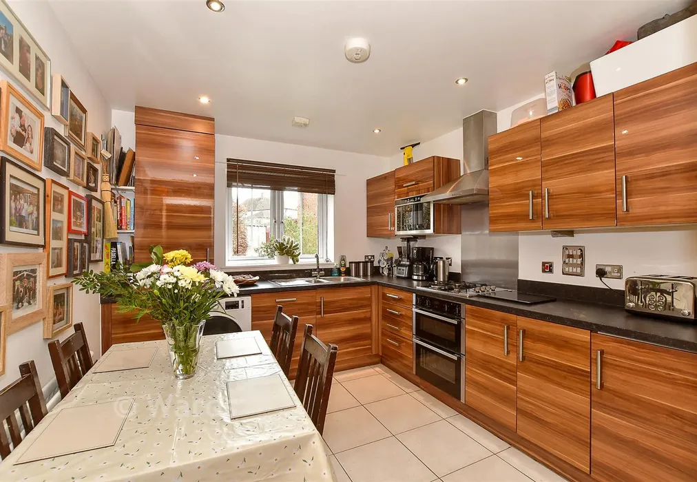Kitchen - Scott Road, Tonbridge, Kent - Wards of Kent