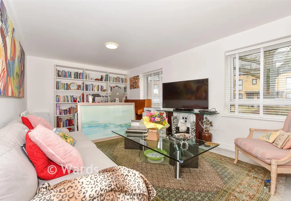 Lounge - Merlyn Drive, Kings Hill, West Malling, Kent - Wards of Kent