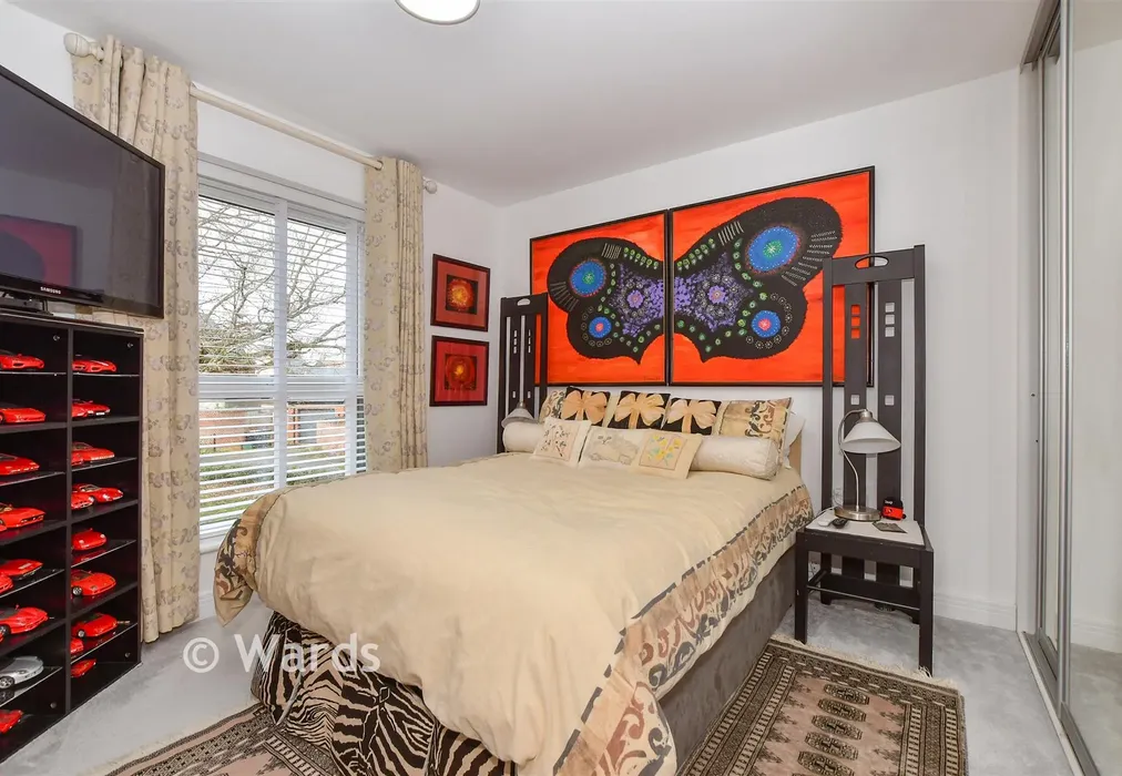 Bedroom 1 - Merlyn Drive, Kings Hill, West Malling, Kent - Wards of Kent