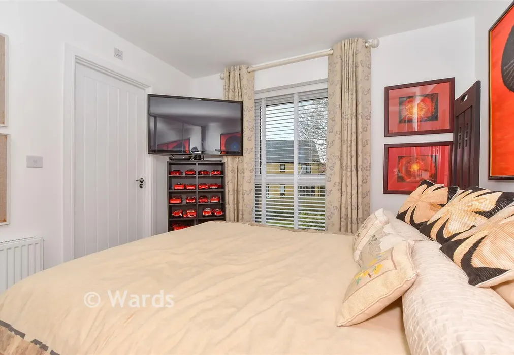 Bedroom 1 - Merlyn Drive, Kings Hill, West Malling, Kent - Wards of Kent