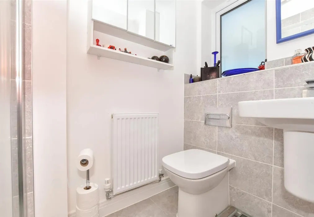 En-Suite Shower Room - Merlyn Drive, Kings Hill, West Malling, Kent - Wards of Kent