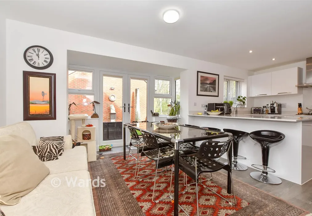 Family/Dining Area - Merlyn Drive, Kings Hill, West Malling, Kent - Wards of Kent