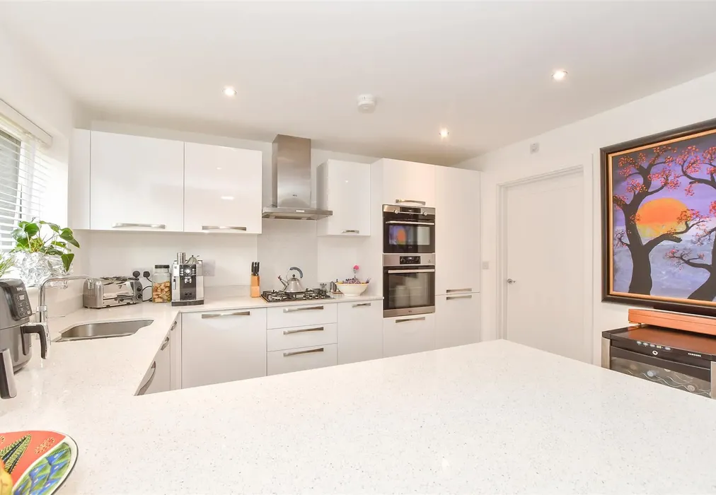 Kitchen Area - Merlyn Drive, Kings Hill, West Malling, Kent - Wards of Kent