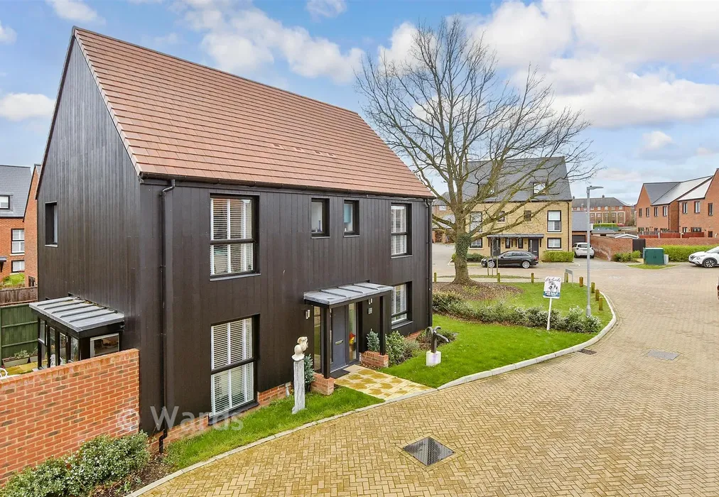 Front. - Merlyn Drive, Kings Hill, West Malling, Kent - Wards of Kent