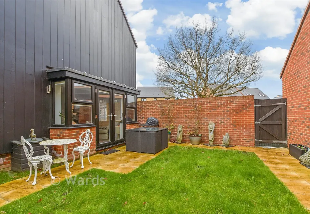 Rear Garden - Merlyn Drive, Kings Hill, West Malling, Kent - Wards of Kent