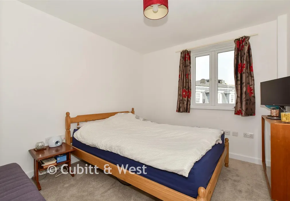 Bedroom 2 - Church Square, Chichester, West Sussex - Wards of Kent