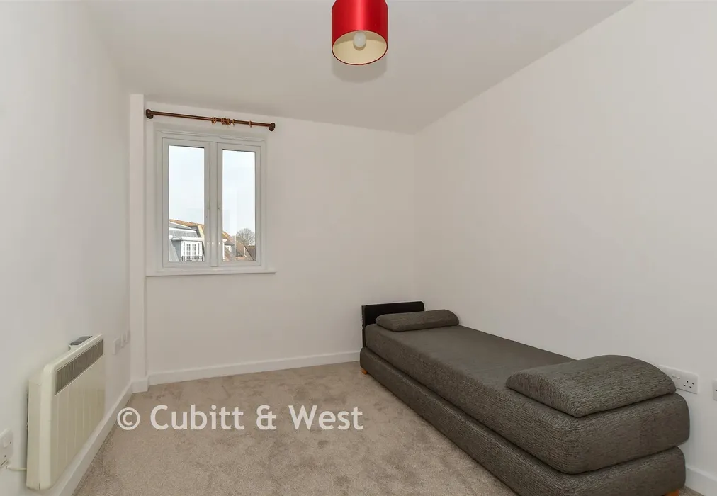 Bedroom 1 - Church Square, Chichester, West Sussex - Wards of Kent