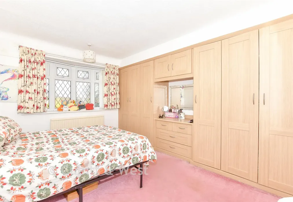 Bedroom 1 - Scratchface Lane, Havant, Hampshire - Wards of Kent