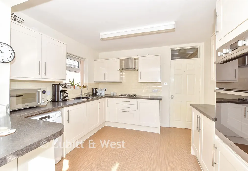 Kitchen - Scratchface Lane, Havant, Hampshire - Wards of Kent