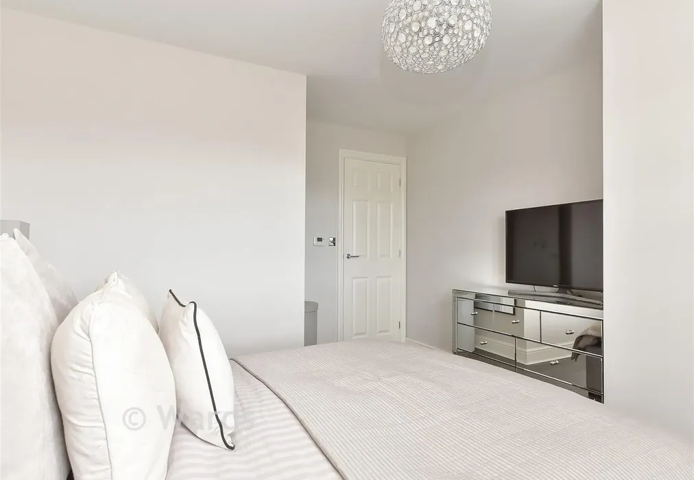 Bedroom 1 - Butchers Green, Rainham, Gillingham, Kent - Wards of Kent