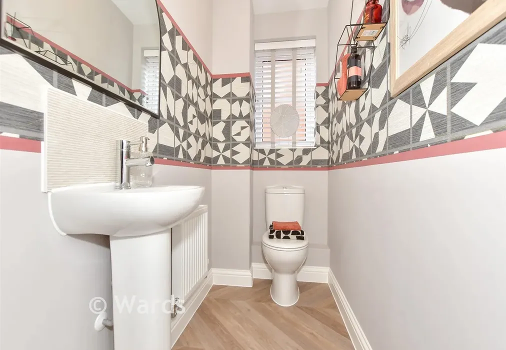 Cloakroom - Wellington Gardens, Cross Road, Walmer, Kent - Wards of Kent