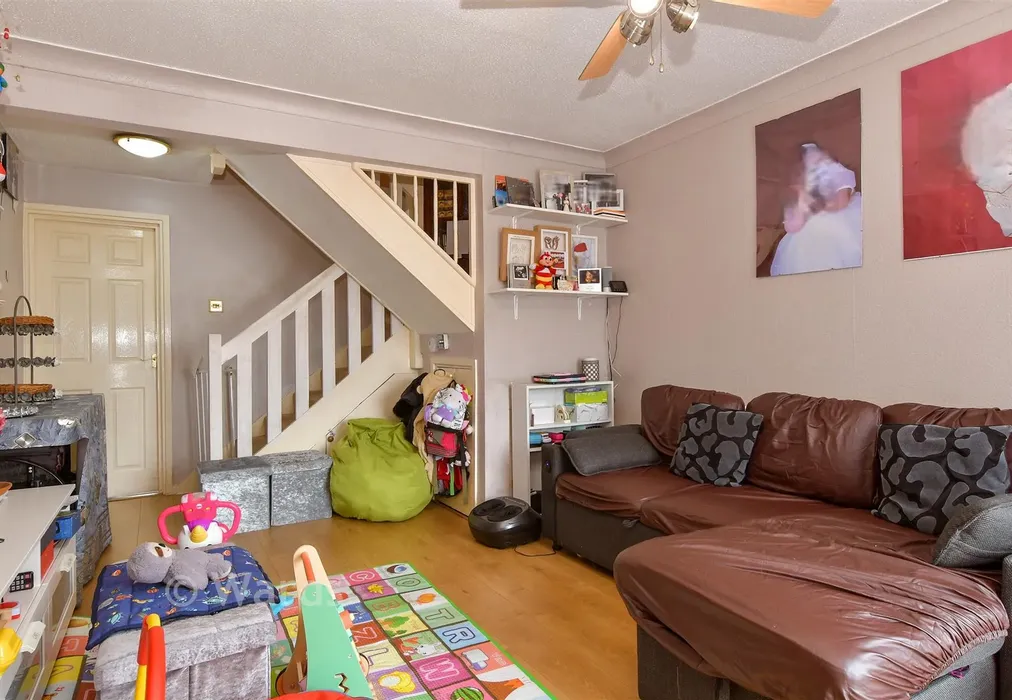 Lounge - Periwinkle Close, Sittingbourne, Kent - Wards of Kent