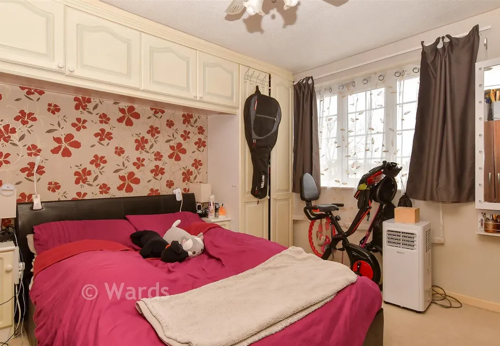 Bedroom 1 - Periwinkle Close, Sittingbourne, Kent - Wards of Kent