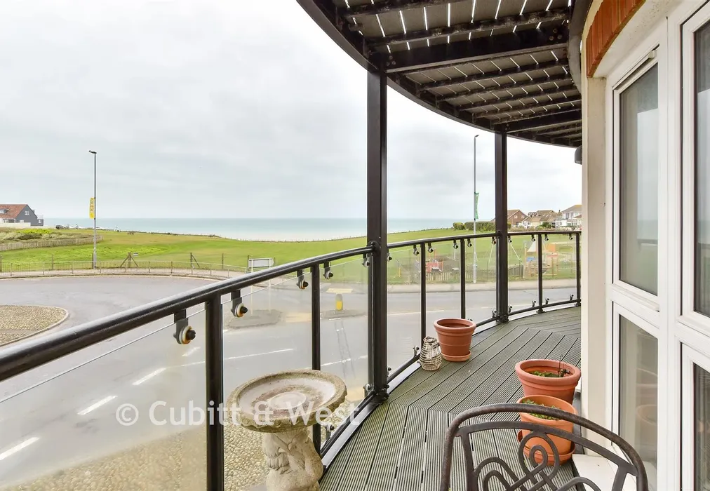 Balcony - Rowe Avenue, Peacehaven, East Sussex - Wards of Kent