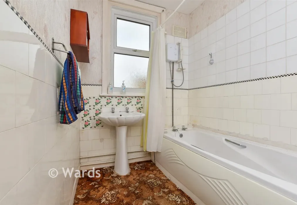 Bathroom - Waverley Road, Margate, Kent - Wards of Kent