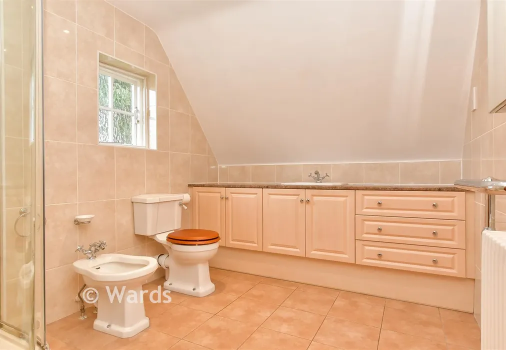 En-Suite Shower Room - Quinton Road, Sittingbourne, Kent - Wards of Kent