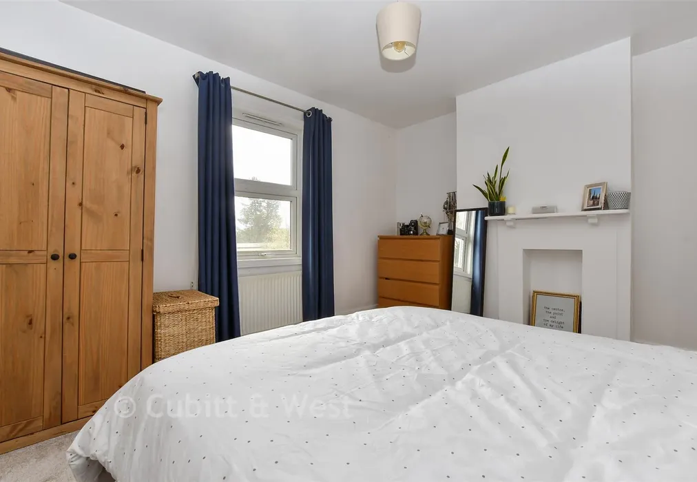Bedroom 1 - Kingston Road, Leatherhead, Surrey - Wards of Kent
