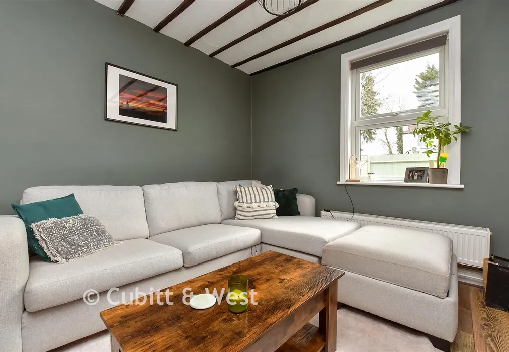 Lounge - Kingston Road, Leatherhead, Surrey - Wards of Kent