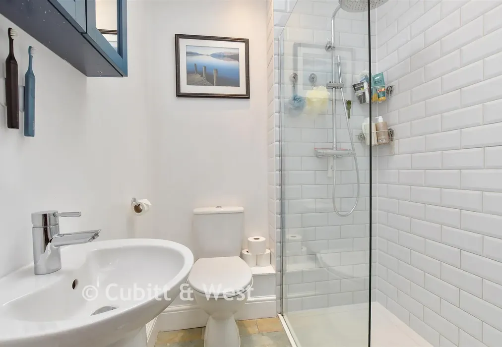 En-Suite Shower Room - Kingston Road, Leatherhead, Surrey - Wards of Kent