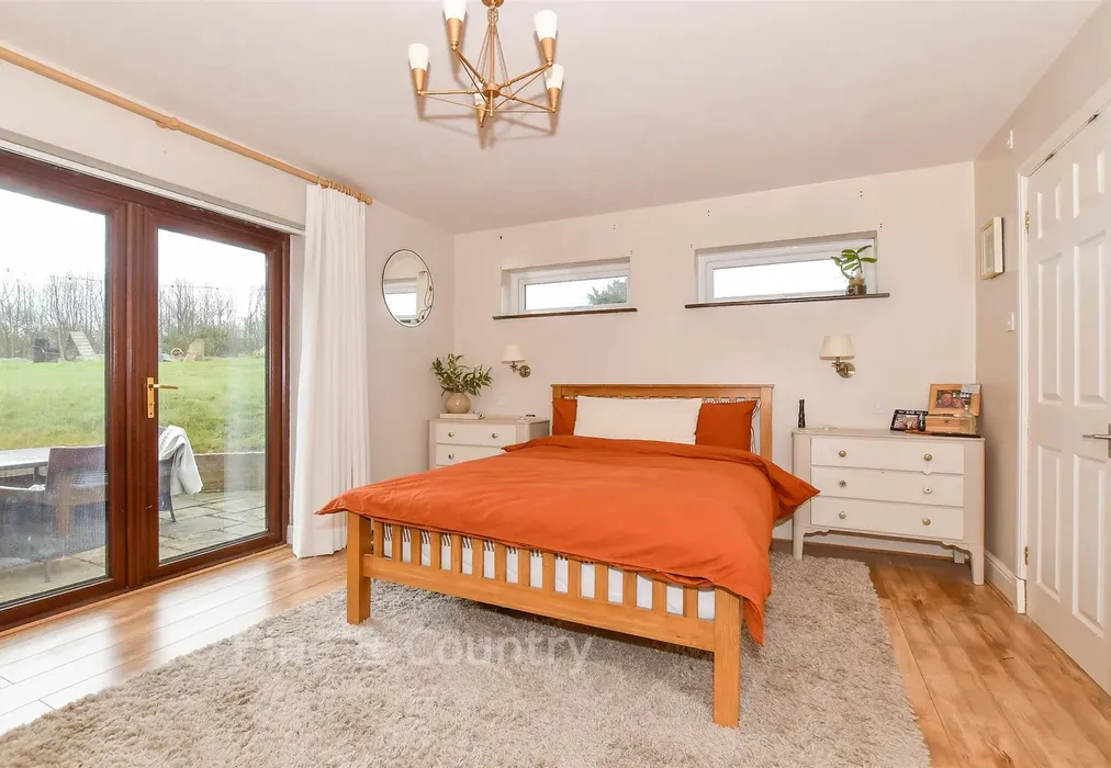 Main Bedroom - Preston Hill, Wingham, Canterbury, Kent - Wards of Kent