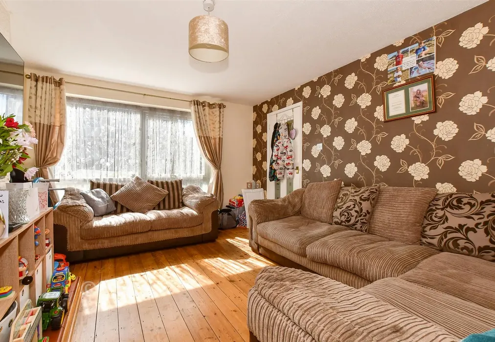 Lounge - Grange Avenue, Ryde, Isle of Wight - Wards of Kent