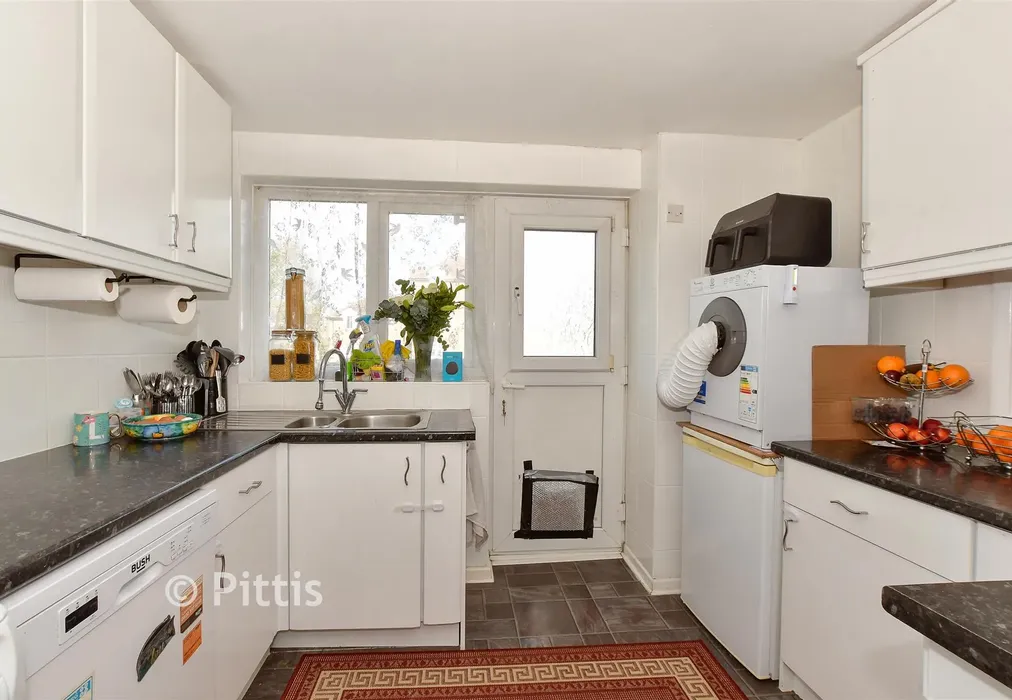 Kitchen - Grange Avenue, Ryde, Isle of Wight - Wards of Kent
