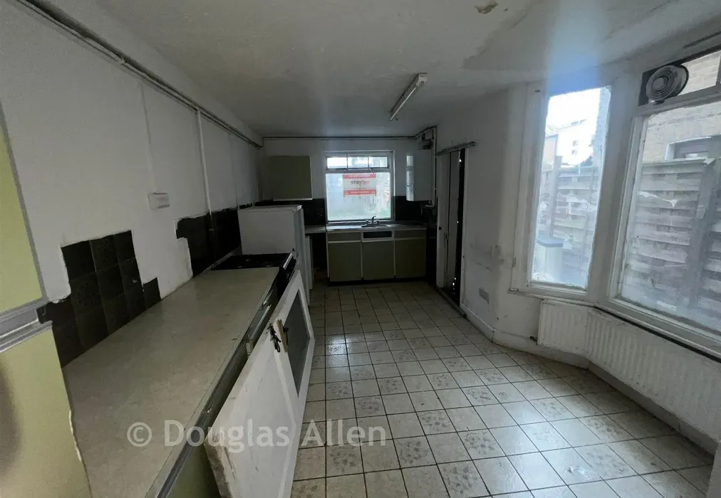 Kitchen B - Compton Avenue, East Ham - Wards of Kent